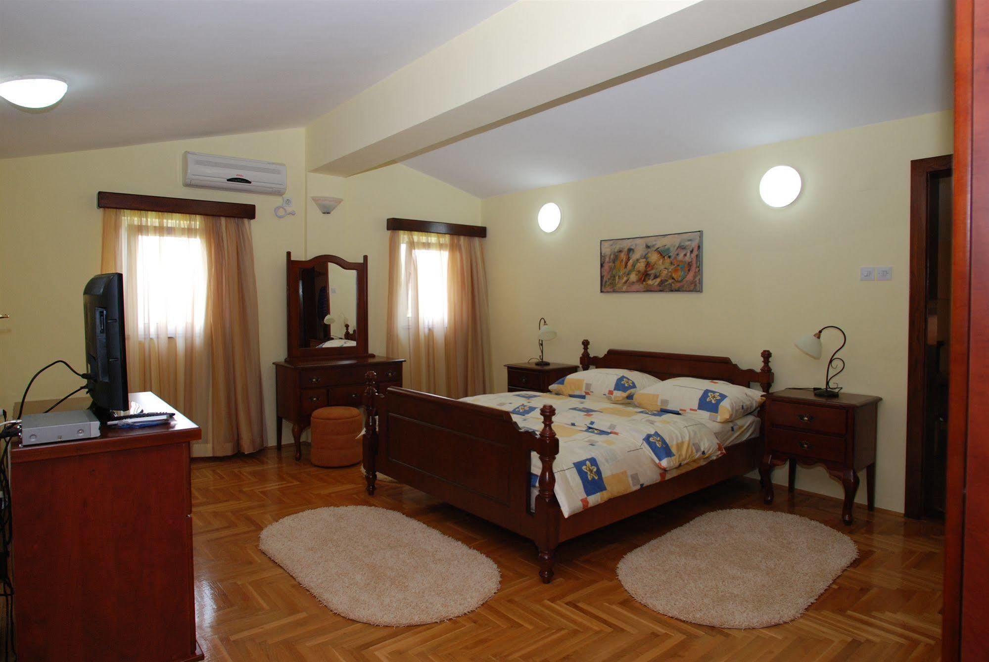Hotel Laguna Podgorica Kültér fotó