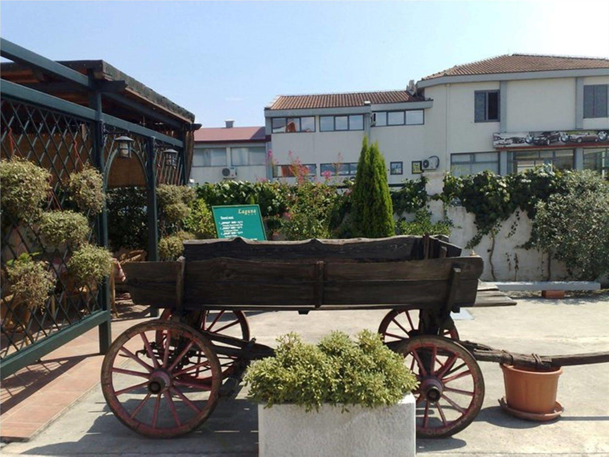 Hotel Laguna Podgorica Kültér fotó