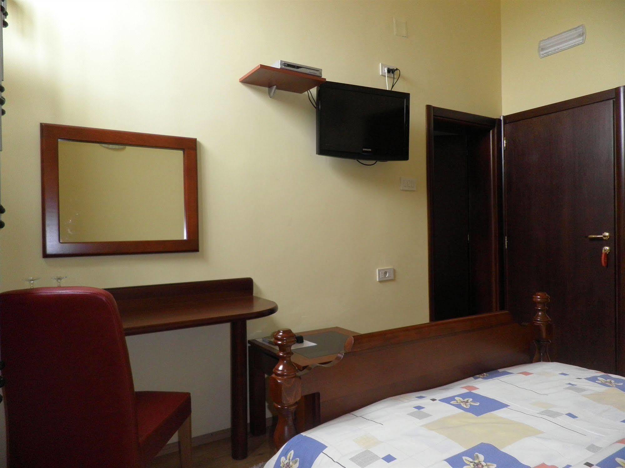 Hotel Laguna Podgorica Kültér fotó